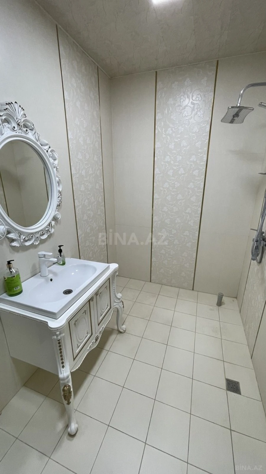 Satılır 8 otaqlı həyət evi 320 m²