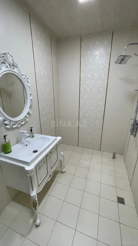 Satılır 8 otaqlı həyət evi 320 m²