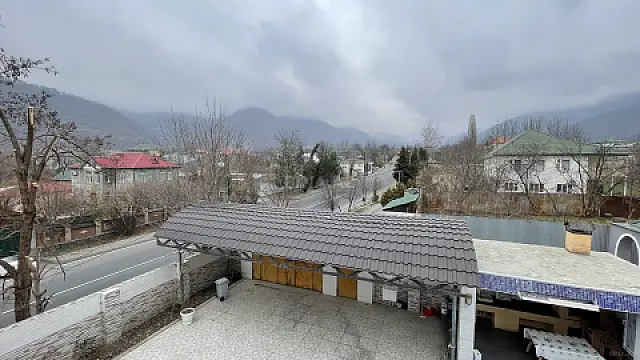 Satılır 8 otaqlı həyət evi 320 m²