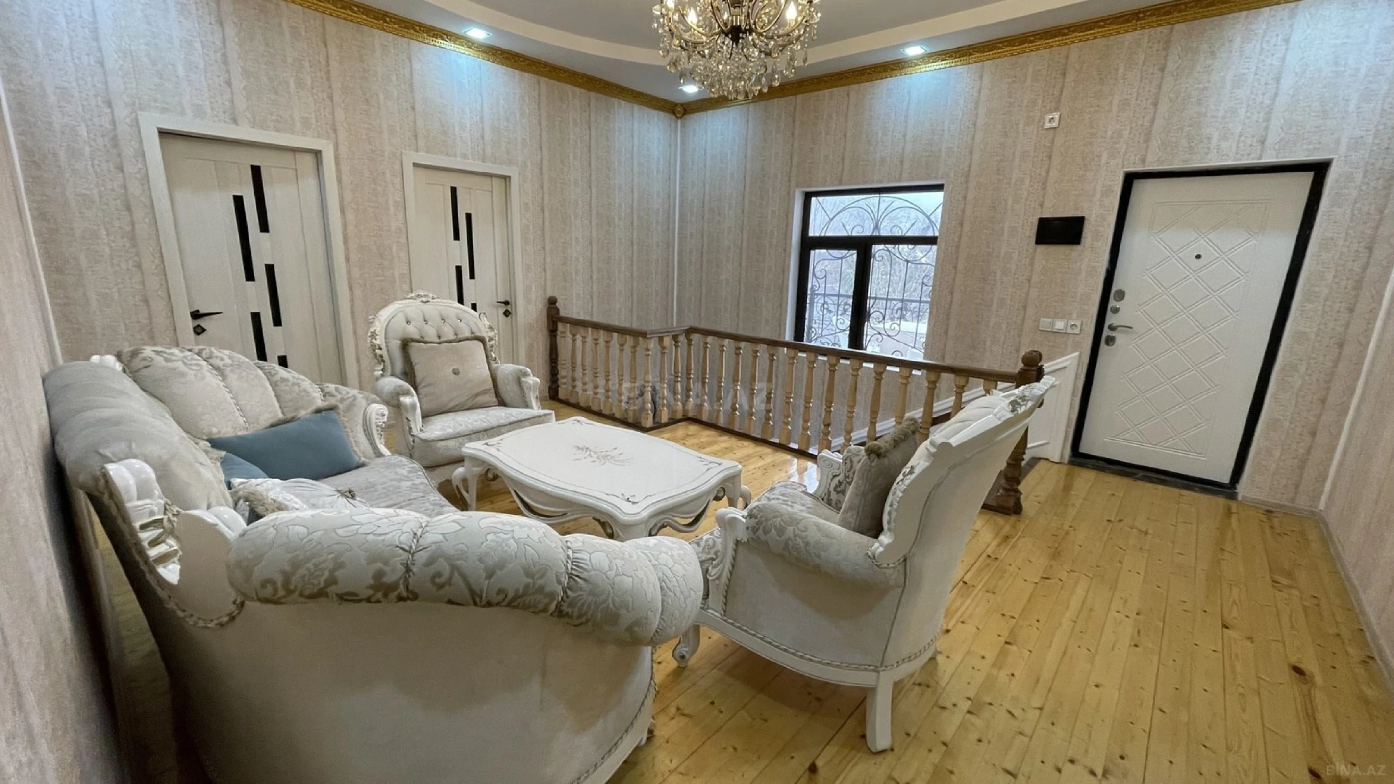 Satılır 8 otaqlı həyət evi 320 m²
