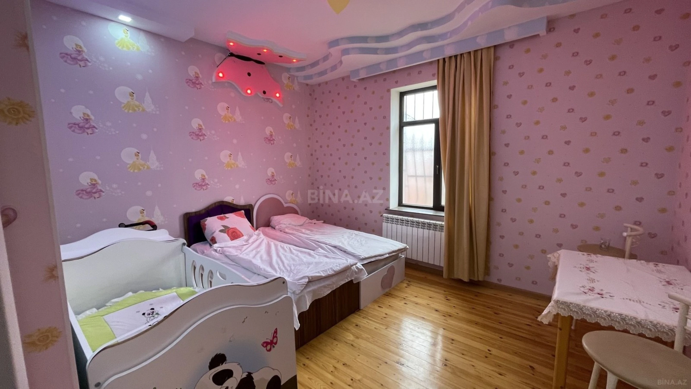 Satılır 8 otaqlı həyət evi 320 m²