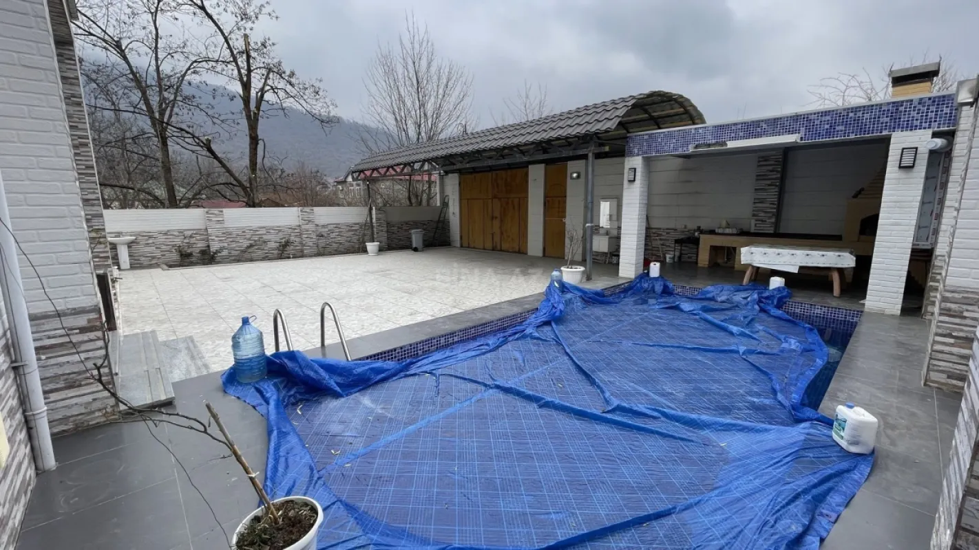 Satılır 8 otaqlı həyət evi 320 m²