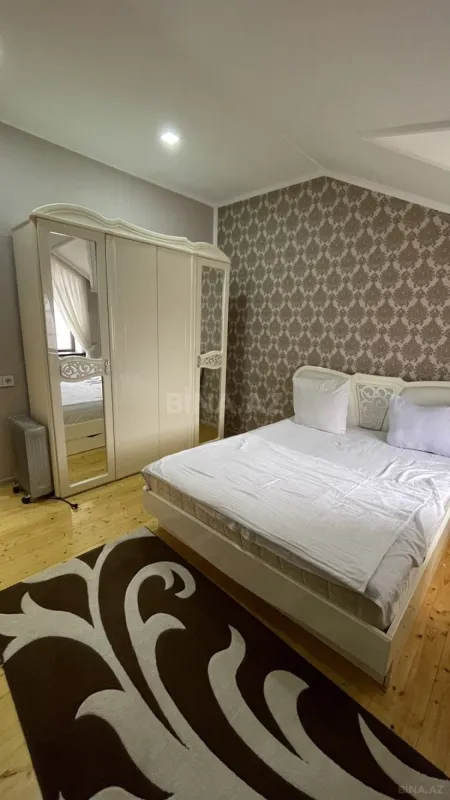 Satılır 8 otaqlı həyət evi 320 m²