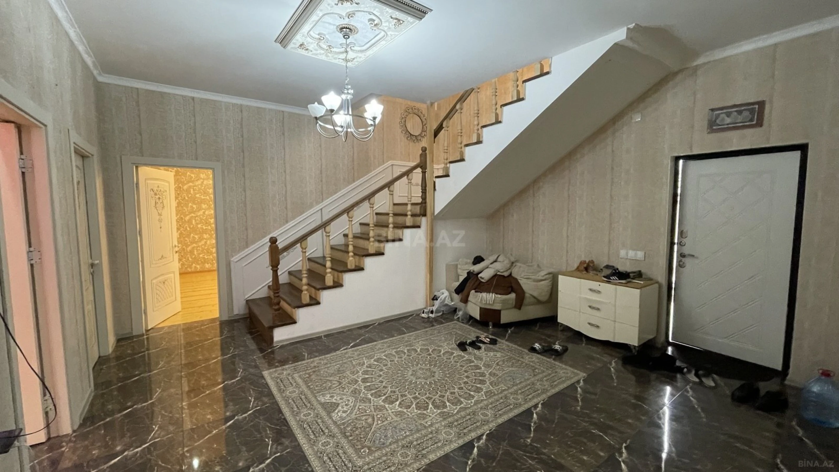 Satılır 8 otaqlı həyət evi 320 m²