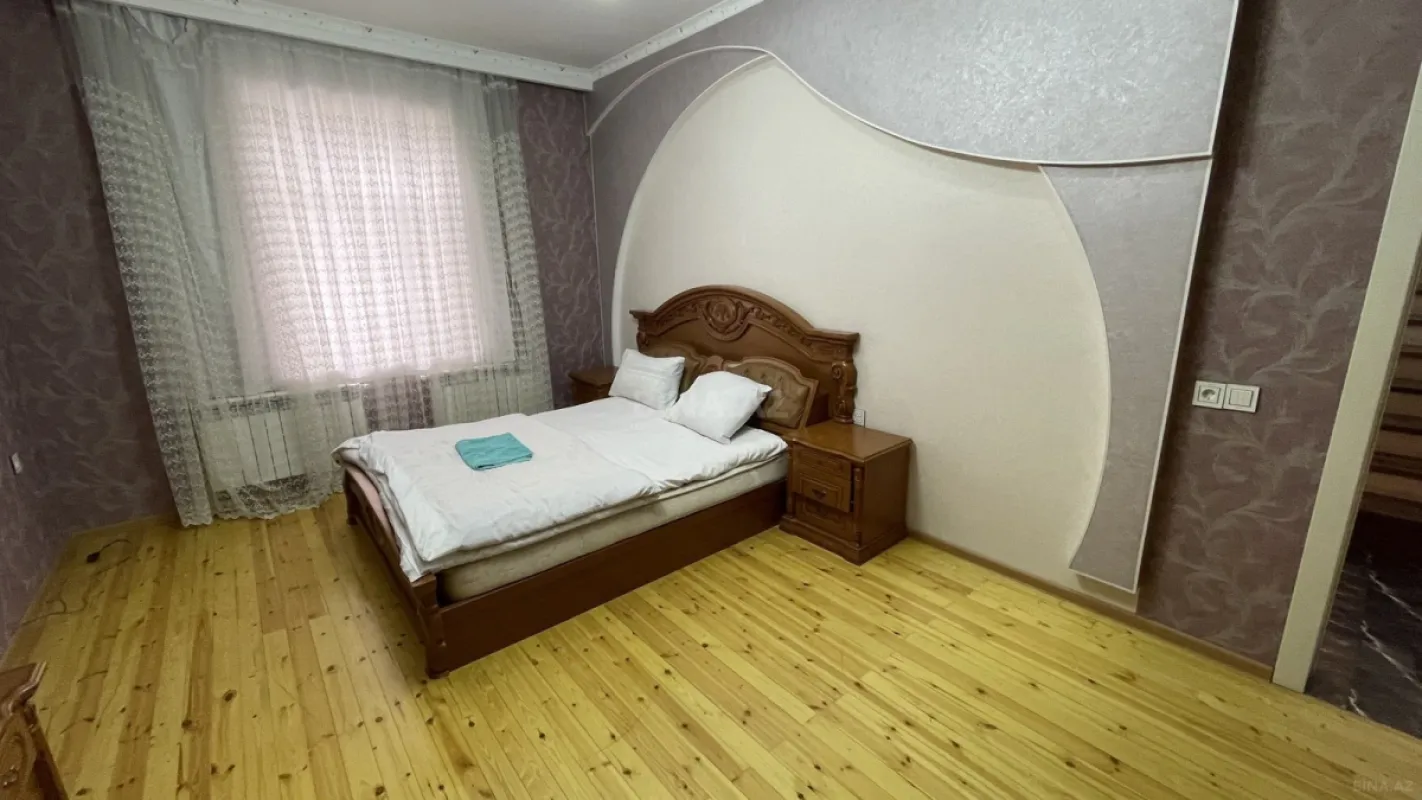 Satılır 8 otaqlı həyət evi 320 m²