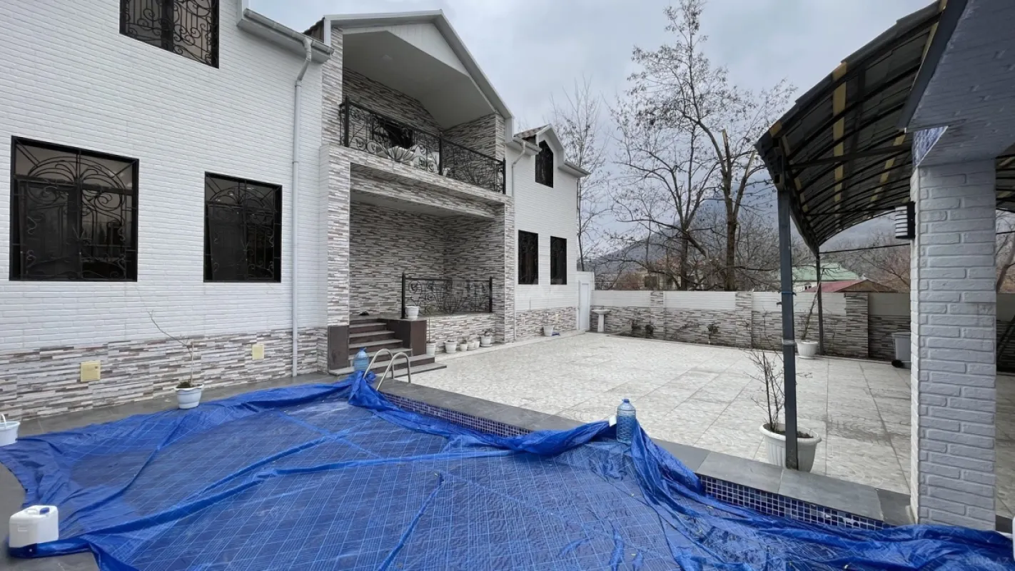Satılır 8 otaqlı həyət evi 320 m²
