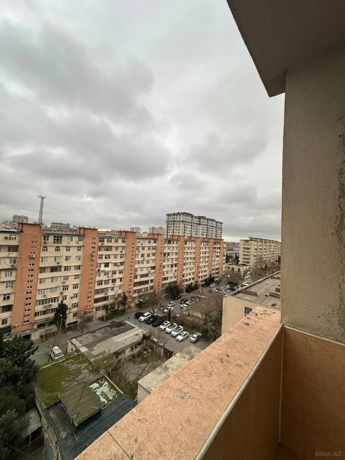 Satılır 3 otaqlı mənzil 122 m²