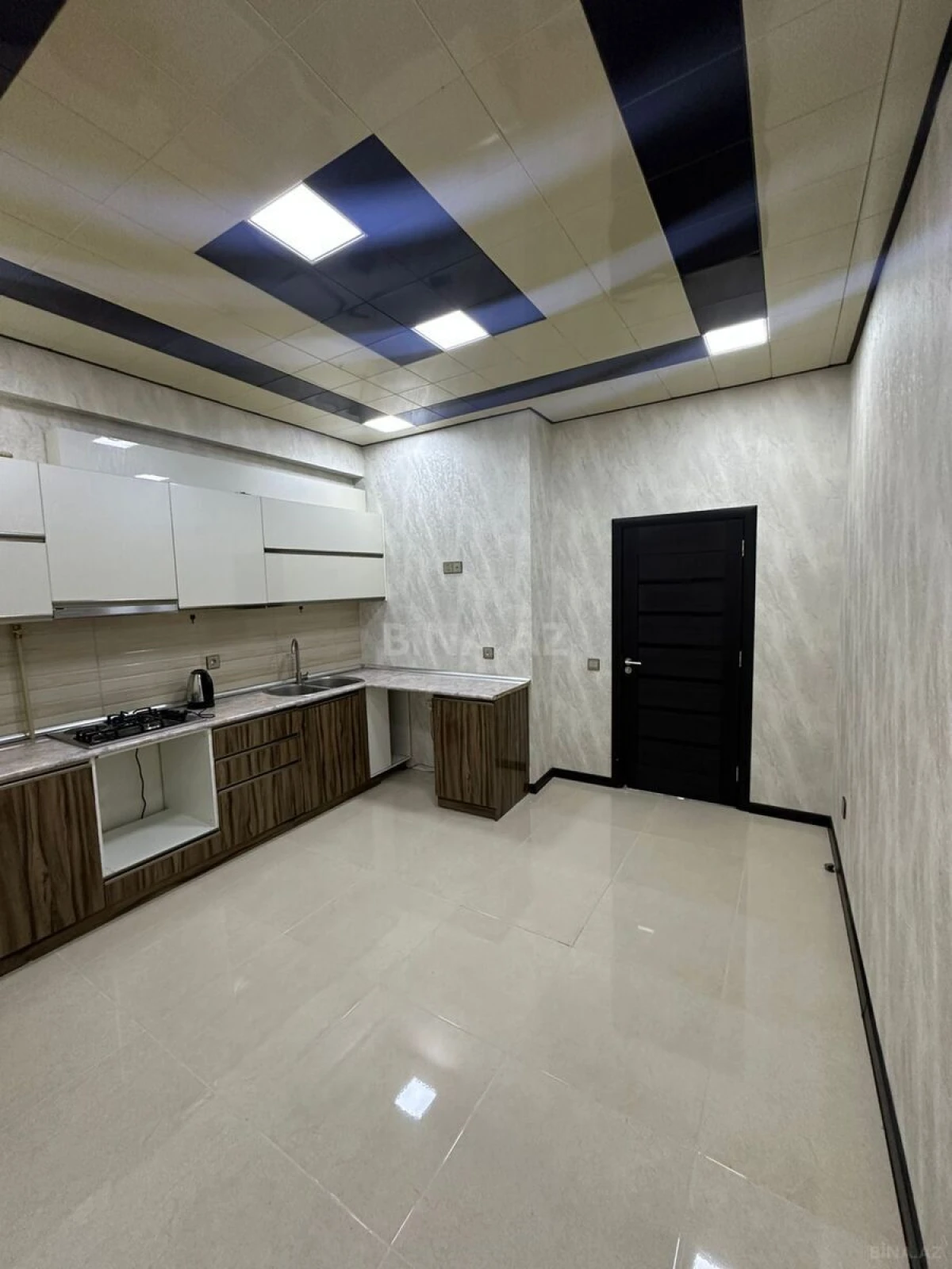 Satılır 3 otaqlı mənzil 122 m²