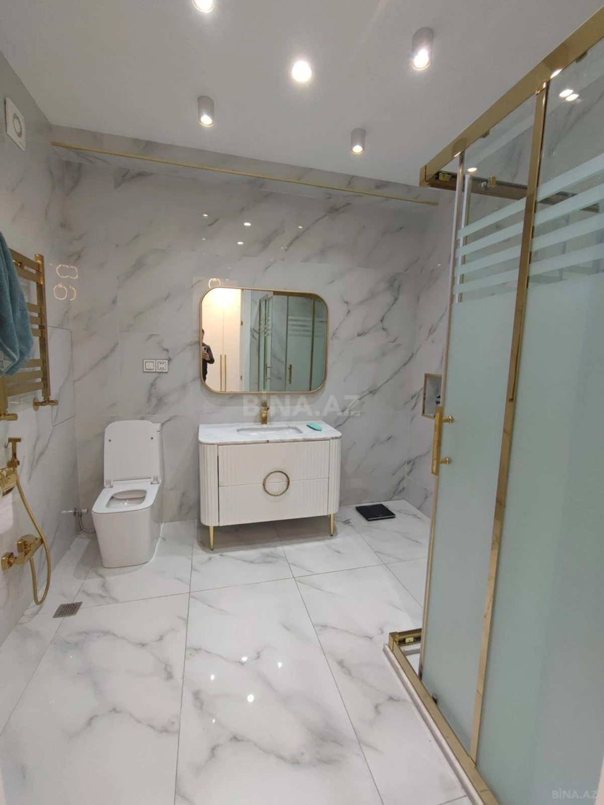 Satılır 2 otaqlı mənzil 68 m²