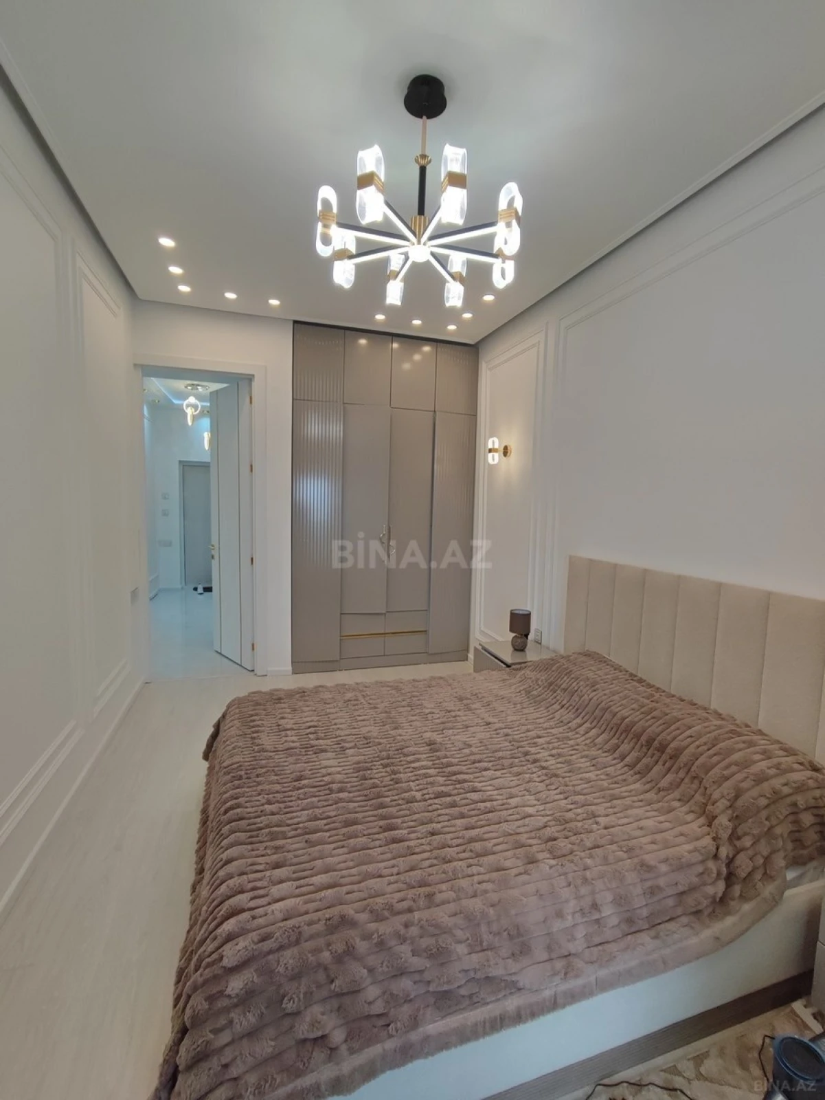 Satılır 2 otaqlı mənzil 68 m²