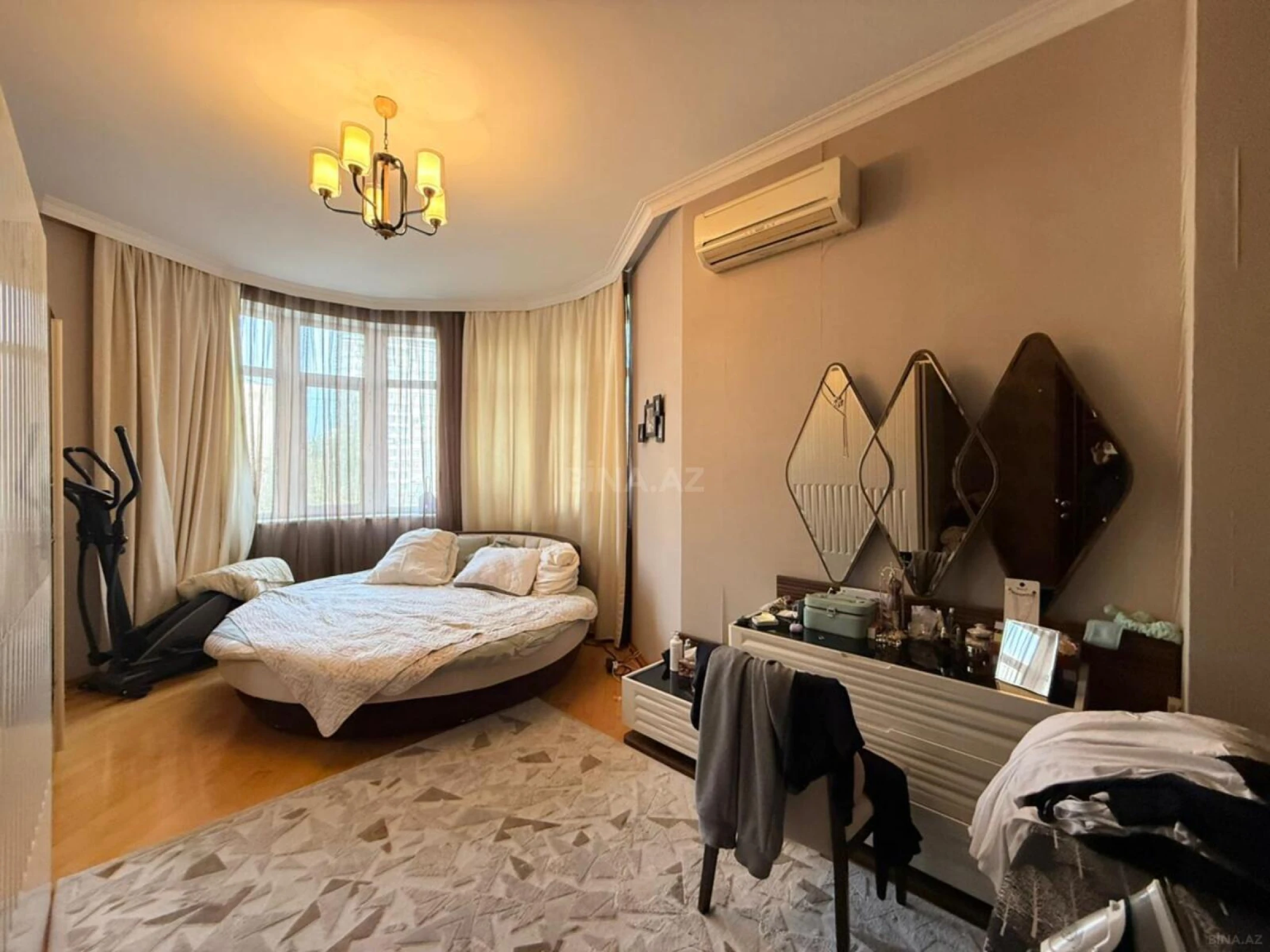 Satılır 3 otaqlı mənzil 150 m²