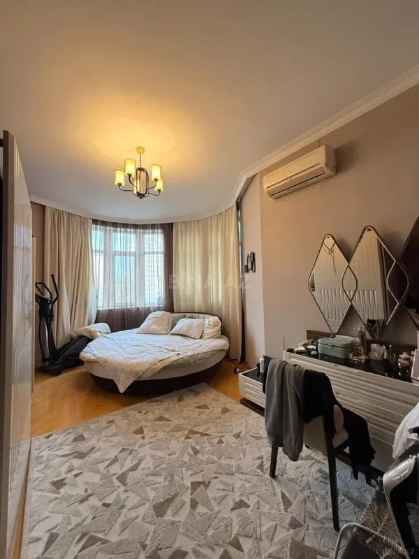 Satılır 3 otaqlı mənzil 150 m²