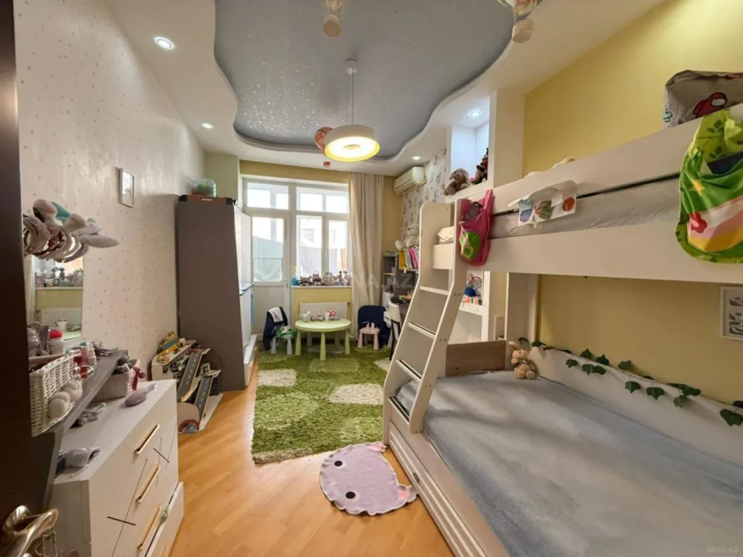 Satılır 3 otaqlı mənzil 150 m²
