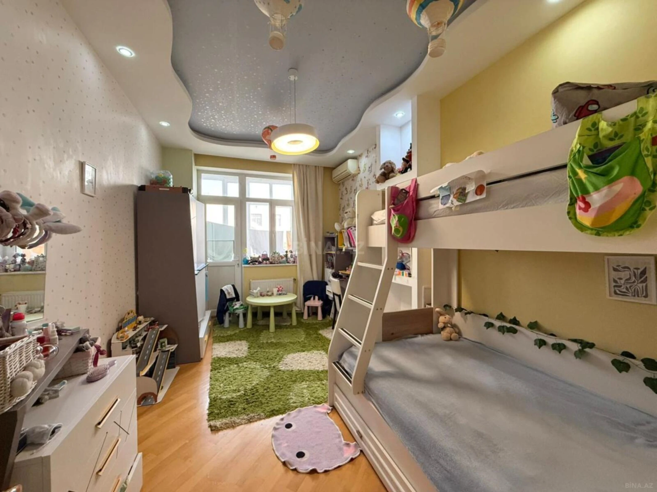 Satılır 3 otaqlı mənzil 150 m²