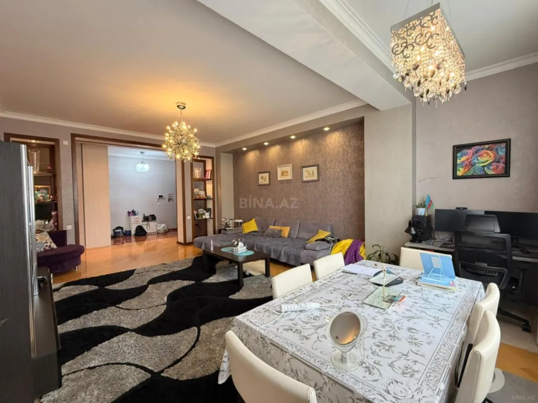 Satılır 3 otaqlı mənzil 150 m²