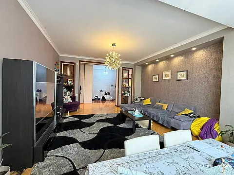 Satılır 3 otaqlı mənzil 150 m²