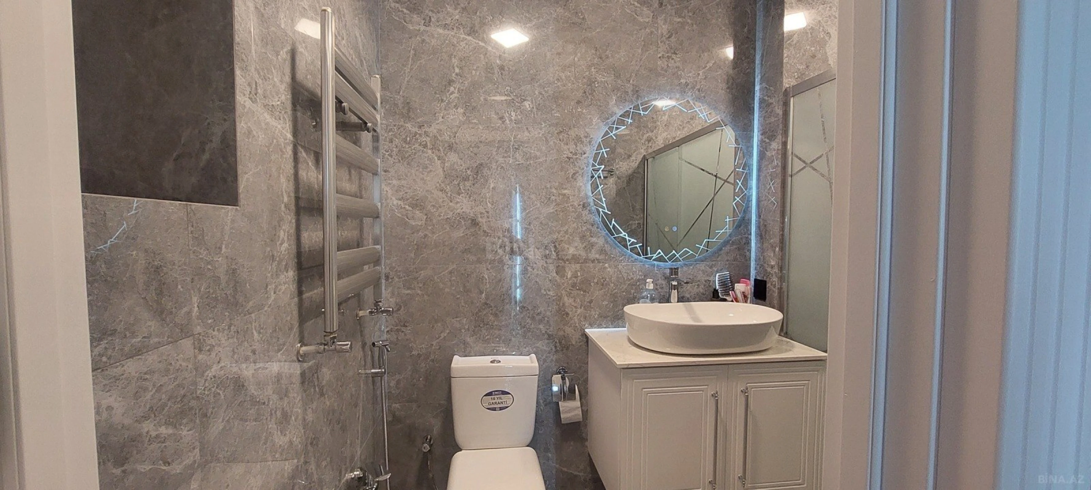 Satılır 2 otaqlı mənzil 65 m²