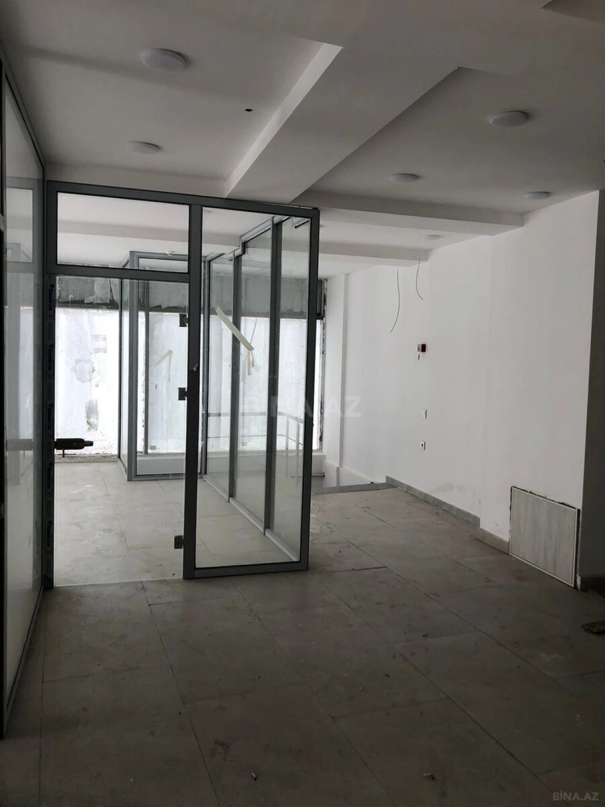 Kirayə verilir 20 otaqlı ofis 1350 m²