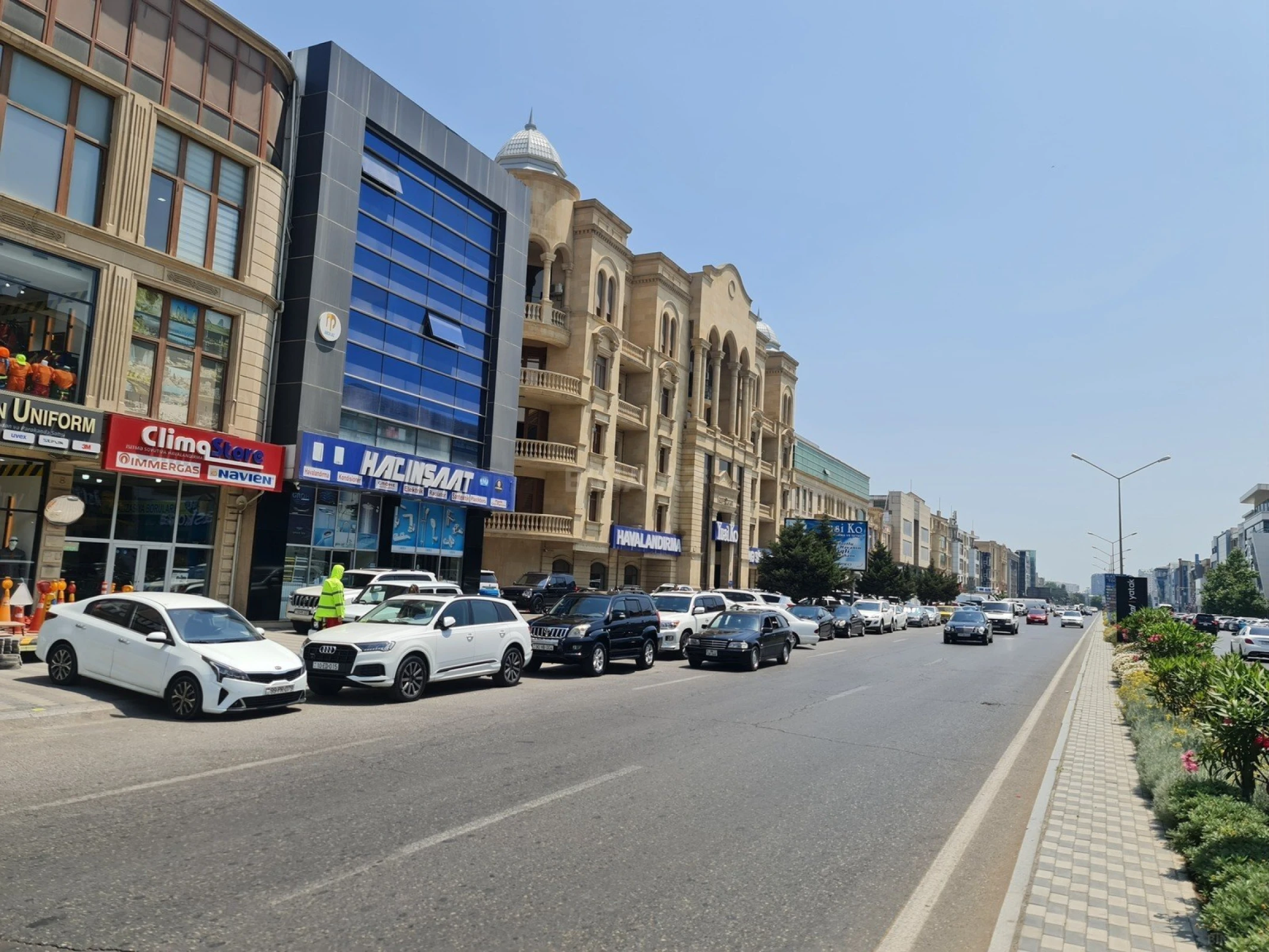 Kirayə verilir 20 otaqlı ofis 1350 m²