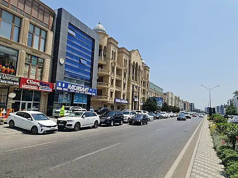 Kirayə verilir 20 otaqlı ofis 1350 m²