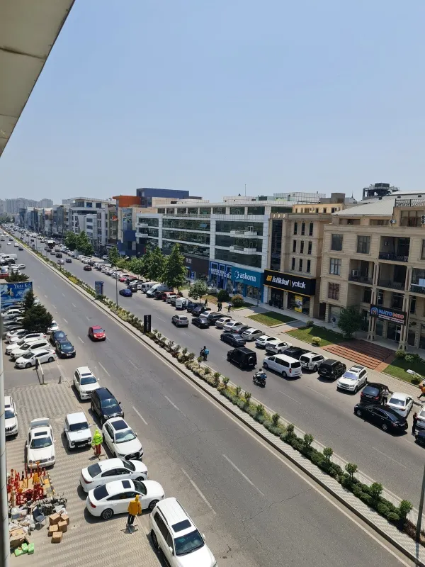 Kirayə verilir 20 otaqlı ofis 1350 m²