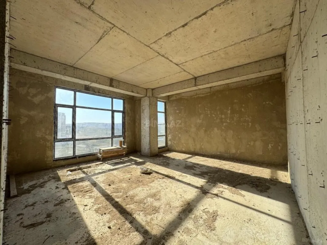 Satılır 3 otaqlı mənzil 135 m²