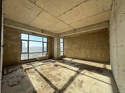 Satılır 3 otaqlı mənzil 135 m²