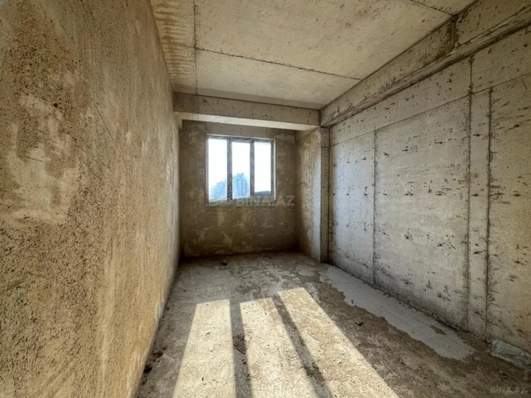 Satılır 3 otaqlı mənzil 135 m²