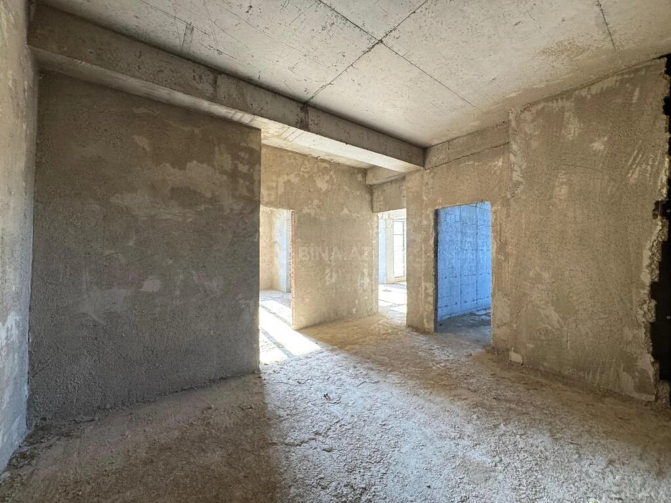 Satılır 3 otaqlı mənzil 135 m²