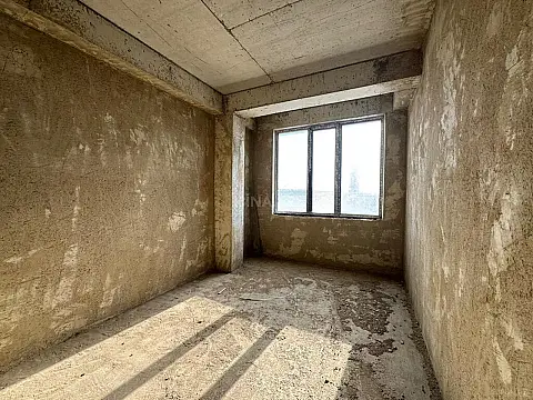 Satılır 3 otaqlı mənzil 135 m²