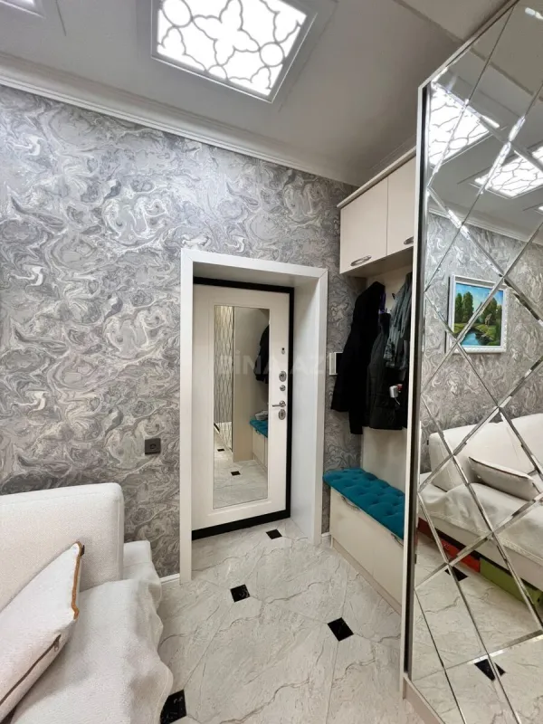 Satılır 2 otaqlı mənzil 93 m²