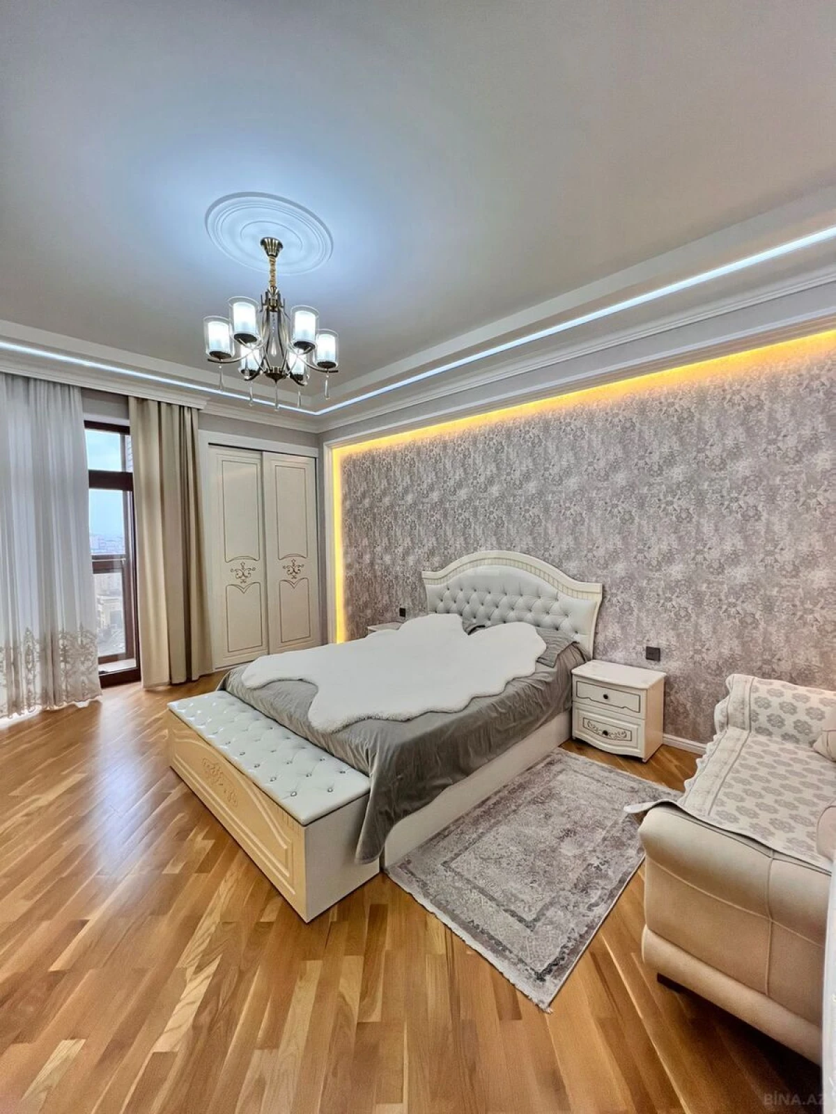 Satılır 2 otaqlı mənzil 93 m²