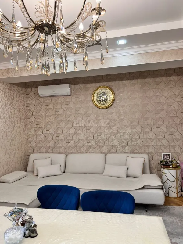 Satılır 2 otaqlı mənzil 93 m²