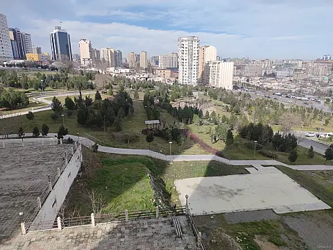 Kirayə verilir 4 otaqlı mənzil 142 m²