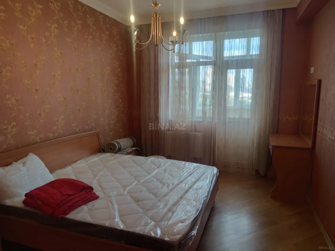 Kirayə verilir 4 otaqlı mənzil 142 m²