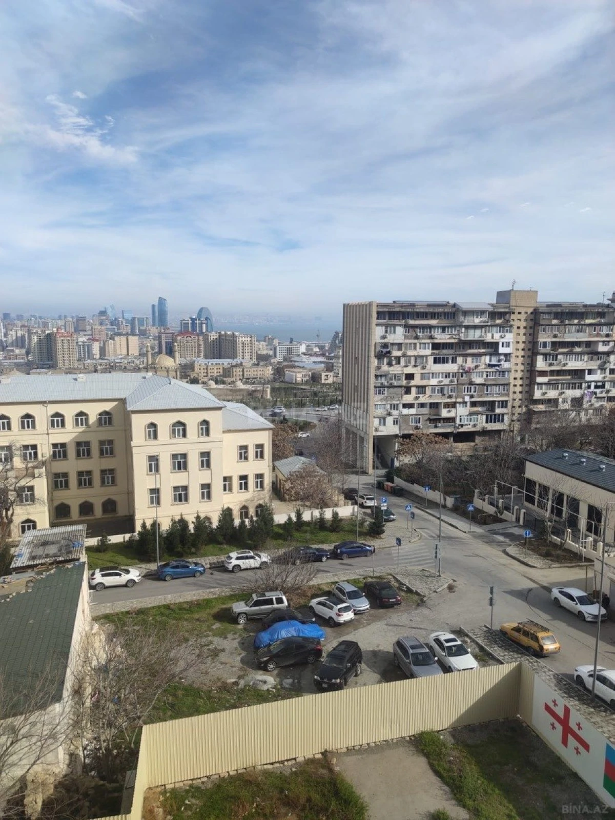 Kirayə verilir 4 otaqlı mənzil 142 m²