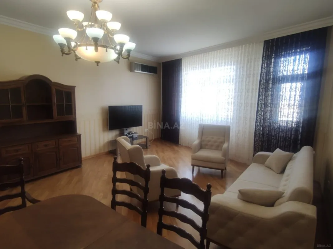 Kirayə verilir 4 otaqlı mənzil 142 m²