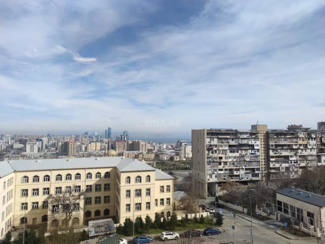 Kirayə verilir 4 otaqlı mənzil 142 m²