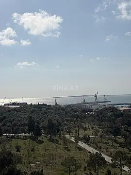 Satılır 4 otaqlı mənzil 130 m²