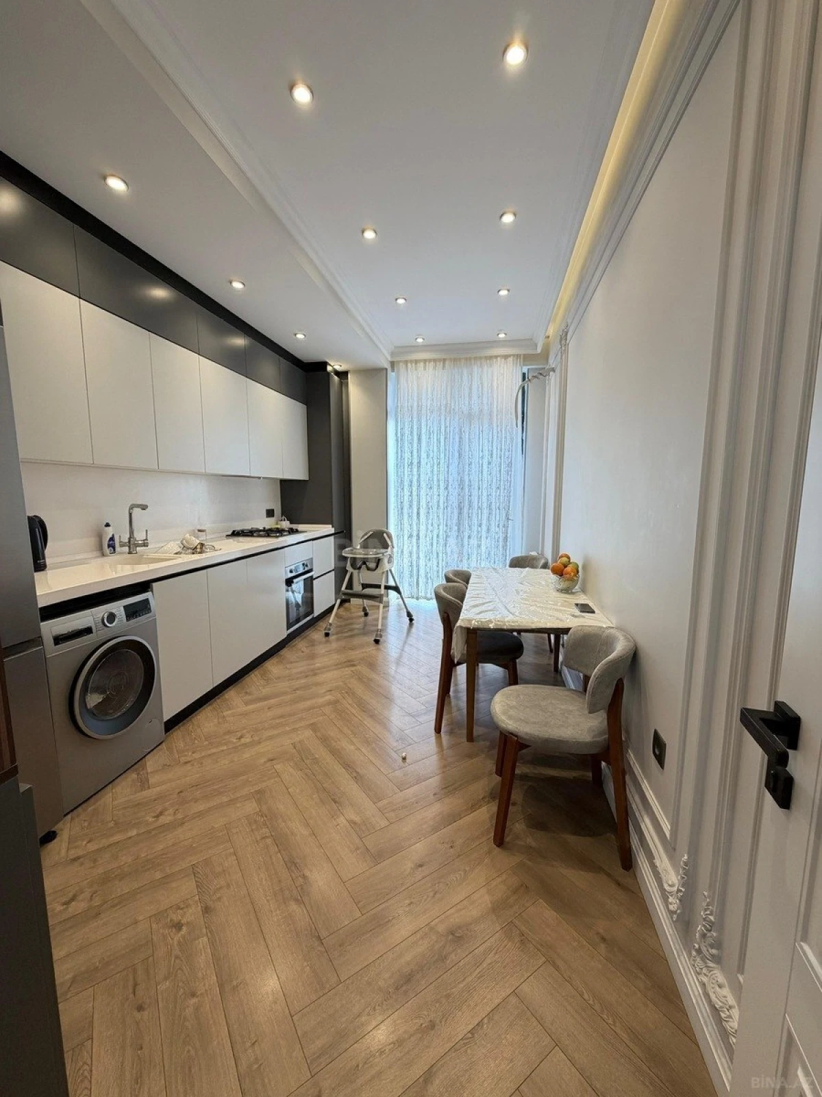 Satılır 4 otaqlı mənzil 130 m²