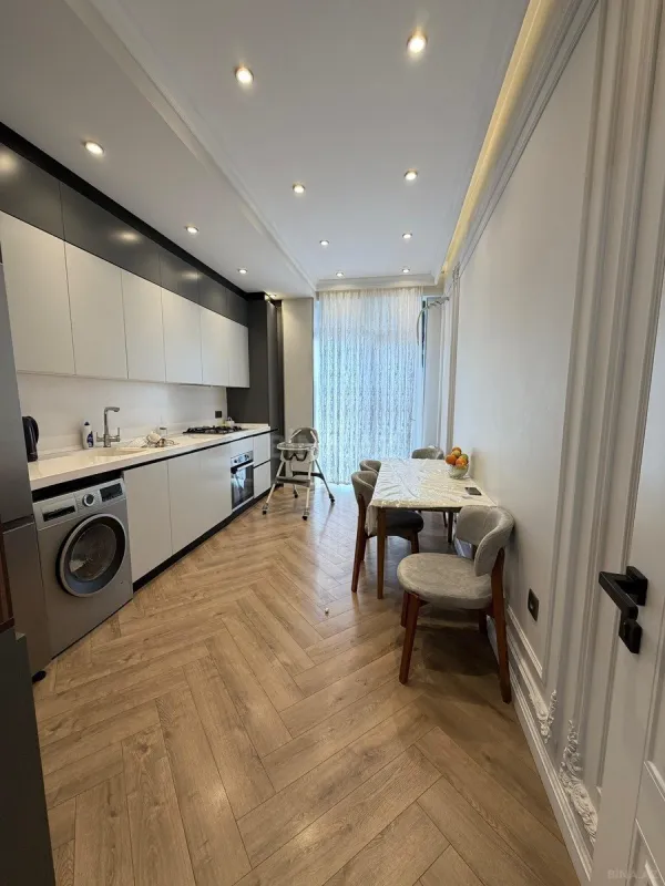Satılır 4 otaqlı mənzil 130 m²
