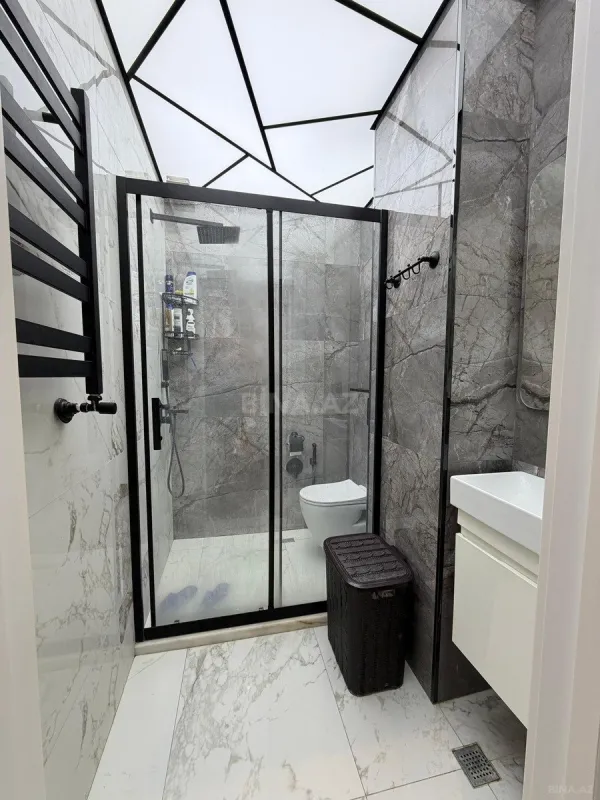 Satılır 4 otaqlı mənzil 130 m²