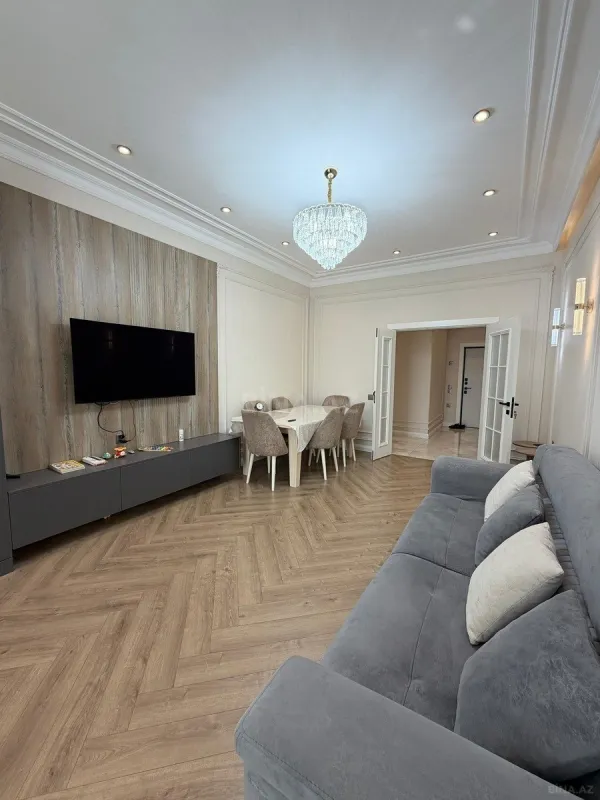 Satılır 4 otaqlı mənzil 130 m²