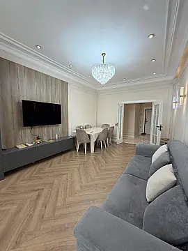 Satılır 4 otaqlı mənzil 130 m²
