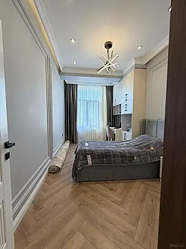 Satılır 4 otaqlı mənzil 130 m²