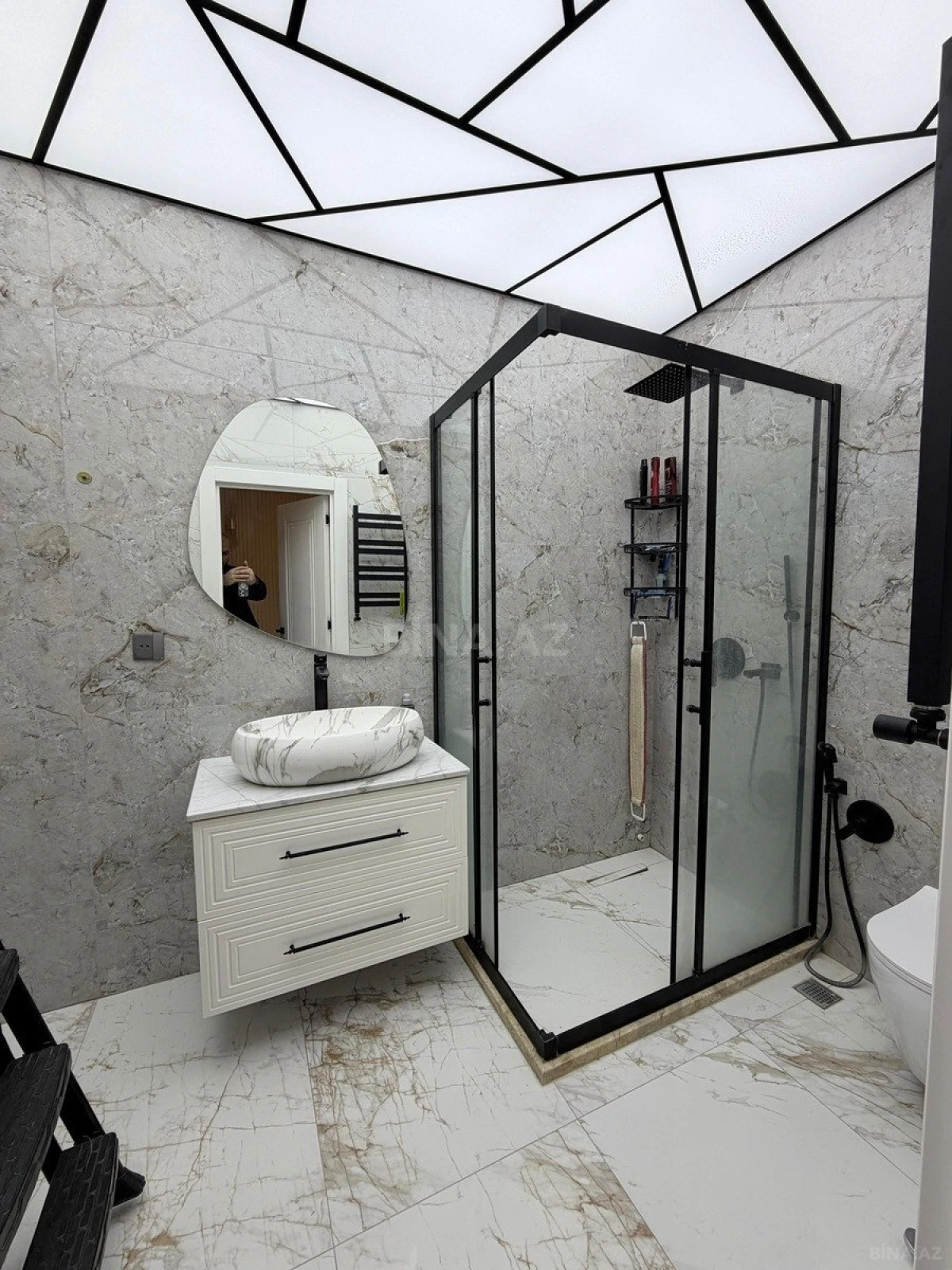 Satılır 4 otaqlı mənzil 130 m²