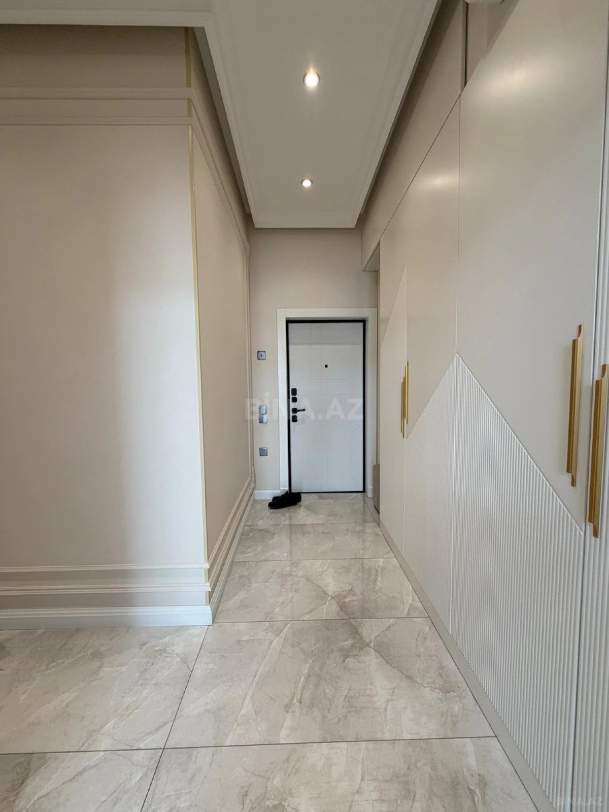 Satılır 4 otaqlı mənzil 130 m²