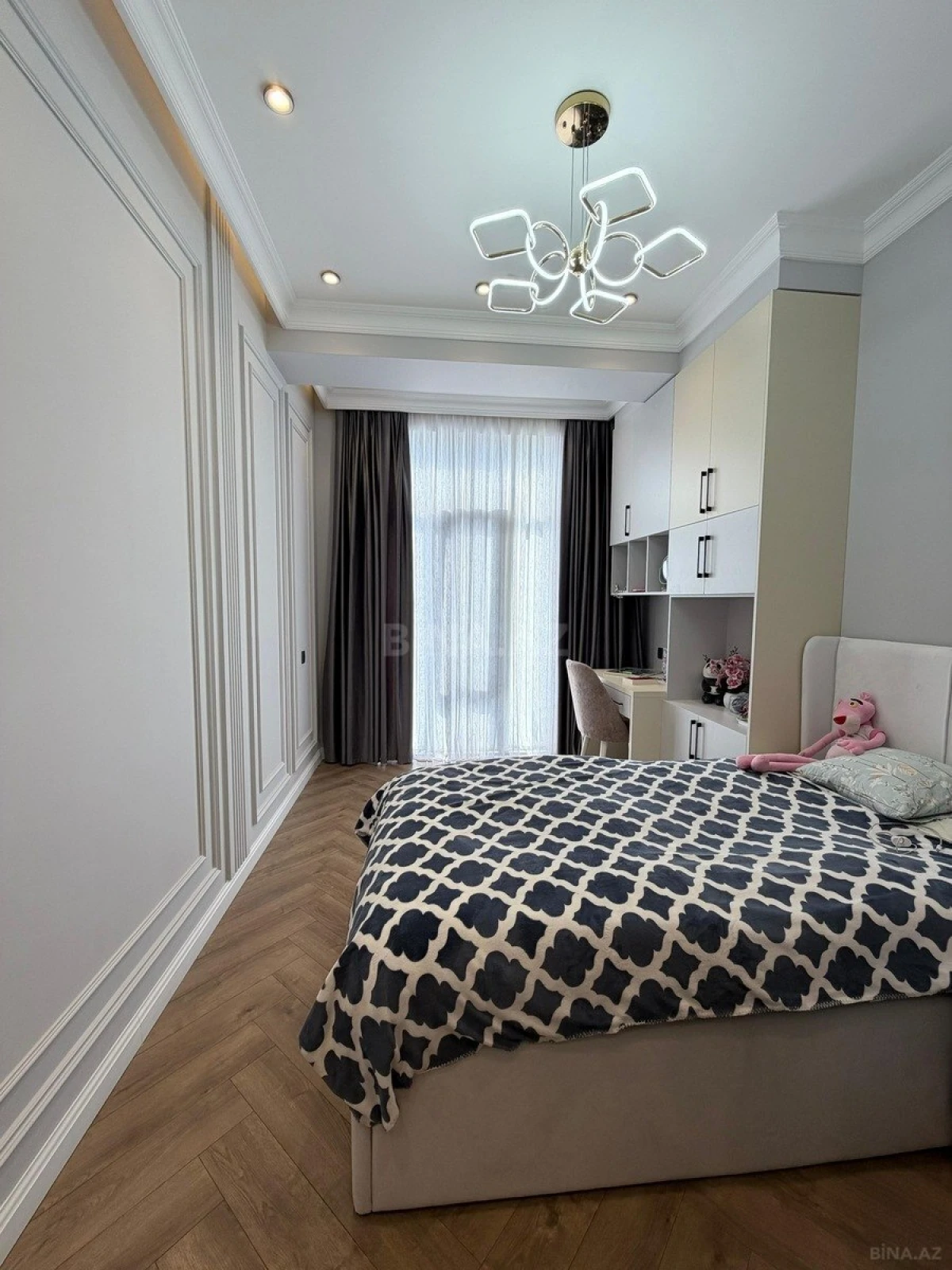 Satılır 4 otaqlı mənzil 130 m²