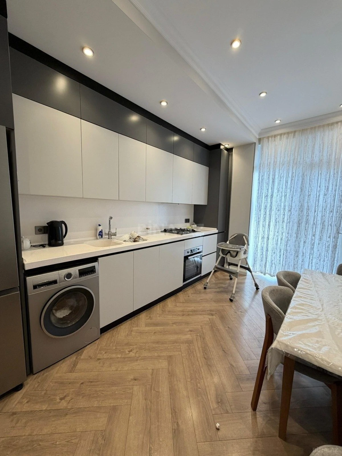 Satılır 4 otaqlı mənzil 130 m²