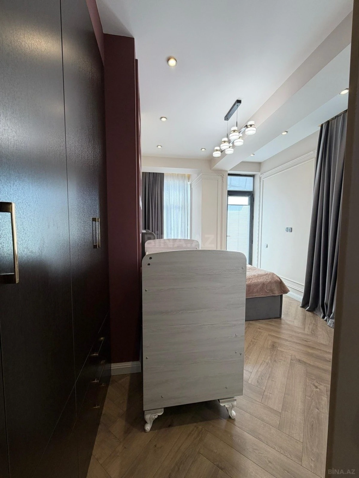 Satılır 4 otaqlı mənzil 130 m²